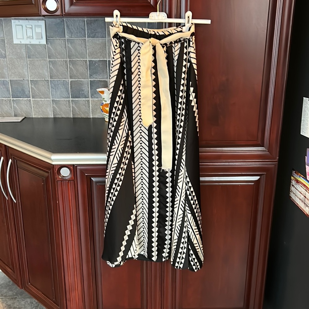 MADE IN ITALY satin feel maxi skirt one size - Picture 2 of 9